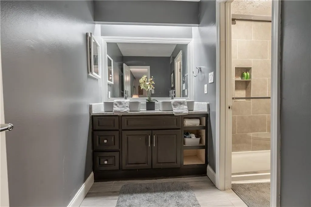 725 Dalrymple Road Unit 2e, Sandy Springs, Georgia 30328, 2 Bedrooms Bedrooms, ,2 BathroomsBathrooms,Residential,Sold,725 Dalrymple Road Unit 2e,7049381