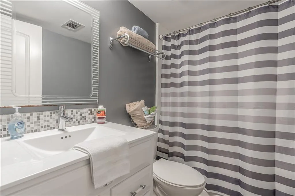 725 Dalrymple Road Unit 2e, Sandy Springs, Georgia 30328, 2 Bedrooms Bedrooms, ,2 BathroomsBathrooms,Residential,Sold,725 Dalrymple Road Unit 2e,7049381