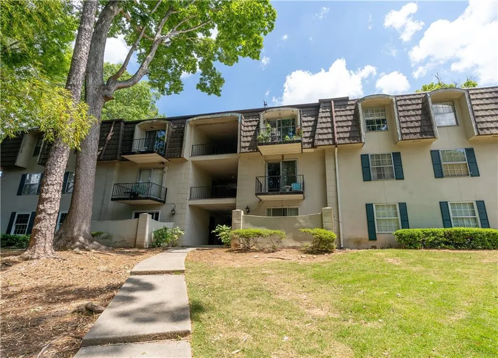 725 Dalrymple Road Unit 2e, Sandy Springs, Georgia 30328, 2 Bedrooms Bedrooms, ,2 BathroomsBathrooms,Residential,Sold,725 Dalrymple Road Unit 2e,7049381