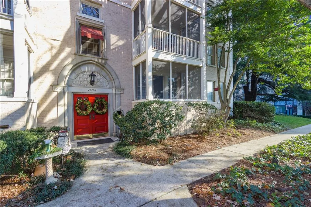 2230 Peachtree Road Nw Unit A6, Atlanta, Georgia 30309, 2 Bedrooms Bedrooms, ,1 BathroomBathrooms,Residential,Sold,2230 Peachtree Road Nw Unit A6,5942433