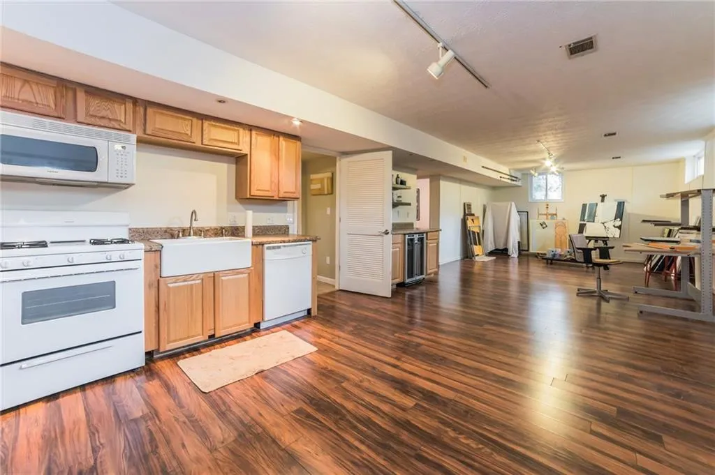 5580 Benton Woods Drive, Atlanta, Georgia 30342, 5 Bedrooms Bedrooms, ,3 BathroomsBathrooms,Residential,Sold,5580 Benton Woods Drive,6105331