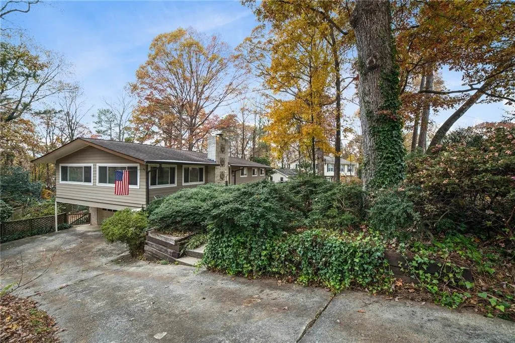 5580 Benton Woods Drive, Atlanta, Georgia 30342, 5 Bedrooms Bedrooms, ,3 BathroomsBathrooms,Residential,Sold,5580 Benton Woods Drive,6105331