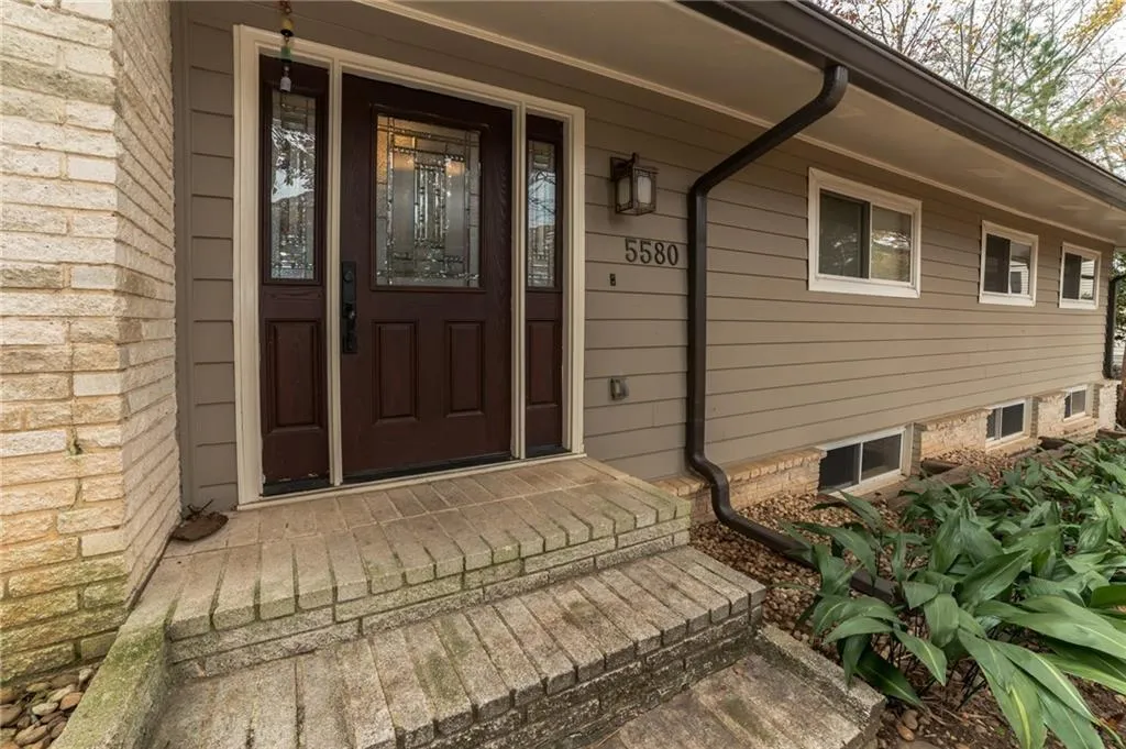 5580 Benton Woods Drive, Atlanta, Georgia 30342, 5 Bedrooms Bedrooms, ,3 BathroomsBathrooms,Residential,Sold,5580 Benton Woods Drive,6105331