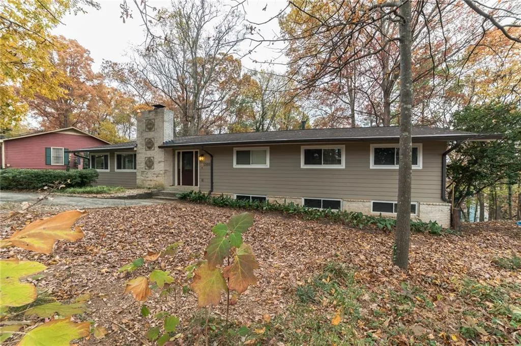 5580 Benton Woods Drive, Atlanta, Georgia 30342, 5 Bedrooms Bedrooms, ,3 BathroomsBathrooms,Residential,Sold,5580 Benton Woods Drive,6105331