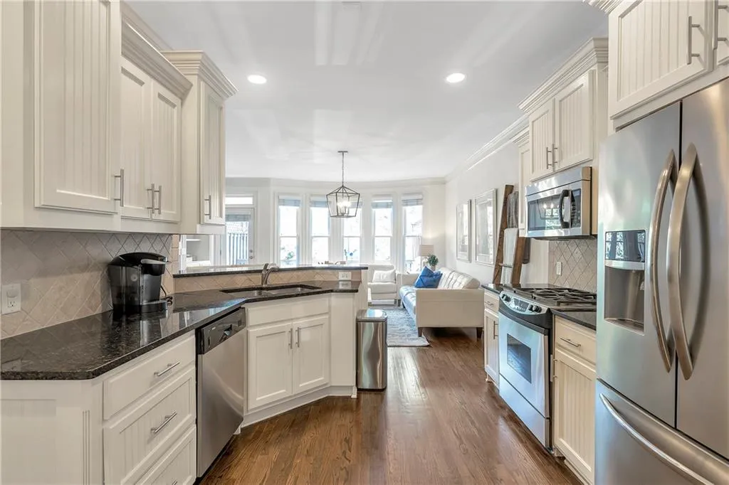 85 Chemin De Vie, Atlanta, Georgia 30342, 3 Bedrooms Bedrooms, ,3 BathroomsBathrooms,Residential,Sold,85 Chemin De Vie,7097067