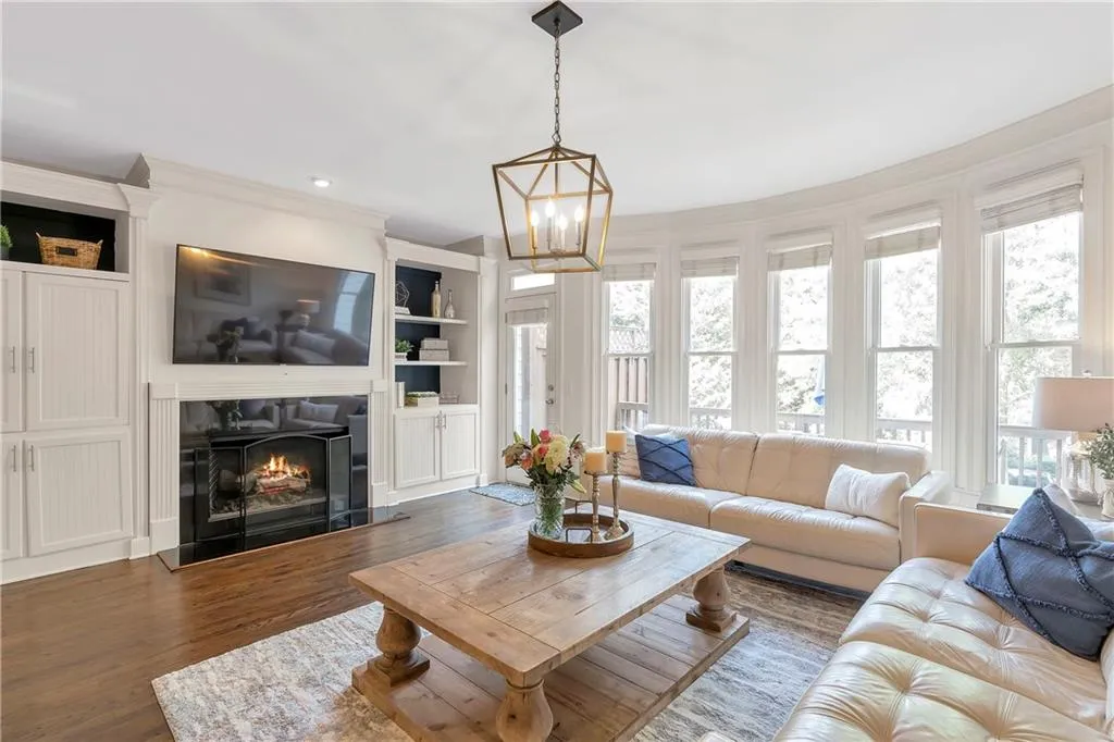 85 Chemin De Vie, Atlanta, Georgia 30342, 3 Bedrooms Bedrooms, ,3 BathroomsBathrooms,Residential,Sold,85 Chemin De Vie,7097067