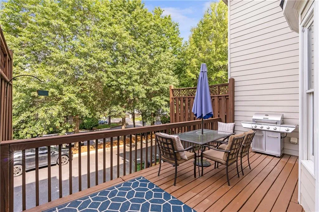 85 Chemin De Vie, Atlanta, Georgia 30342, 3 Bedrooms Bedrooms, ,3 BathroomsBathrooms,Residential,Sold,85 Chemin De Vie,7097067