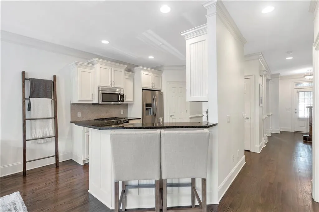 85 Chemin De Vie, Atlanta, Georgia 30342, 3 Bedrooms Bedrooms, ,3 BathroomsBathrooms,Residential,Sold,85 Chemin De Vie,7097067