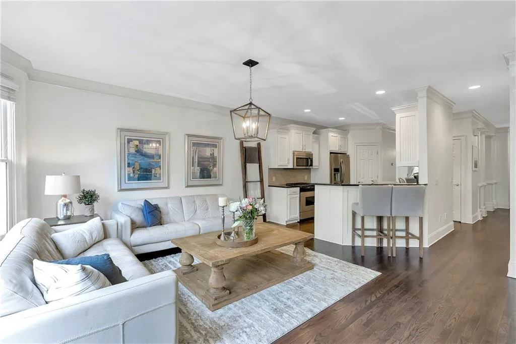 85 Chemin De Vie, Atlanta, Georgia 30342, 3 Bedrooms Bedrooms, ,3 BathroomsBathrooms,Residential,Sold,85 Chemin De Vie,7097067