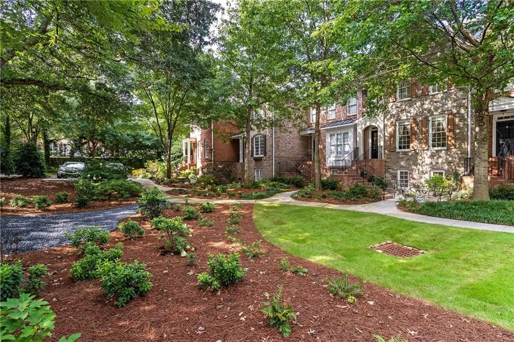 85 Chemin De Vie, Atlanta, Georgia 30342, 3 Bedrooms Bedrooms, ,3 BathroomsBathrooms,Residential,Sold,85 Chemin De Vie,7097067