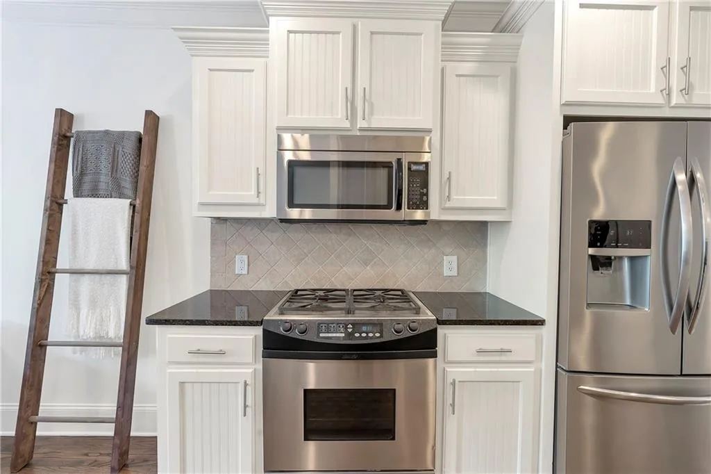85 Chemin De Vie, Atlanta, Georgia 30342, 3 Bedrooms Bedrooms, ,3 BathroomsBathrooms,Residential,Sold,85 Chemin De Vie,7097067
