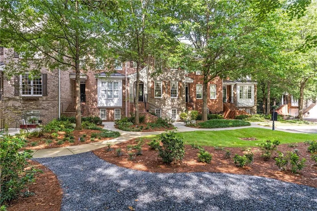 85 Chemin De Vie, Atlanta, Georgia 30342, 3 Bedrooms Bedrooms, ,3 BathroomsBathrooms,Residential,Sold,85 Chemin De Vie,7097067