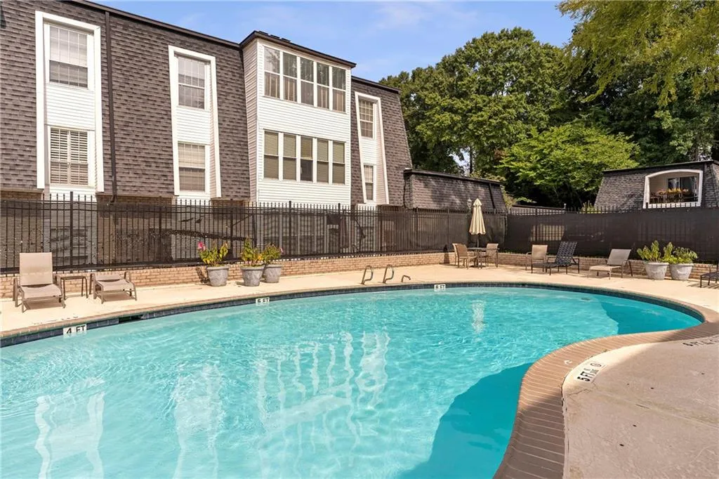 85 Chemin De Vie, Atlanta, Georgia 30342, 3 Bedrooms Bedrooms, ,3 BathroomsBathrooms,Residential,Sold,85 Chemin De Vie,7097067