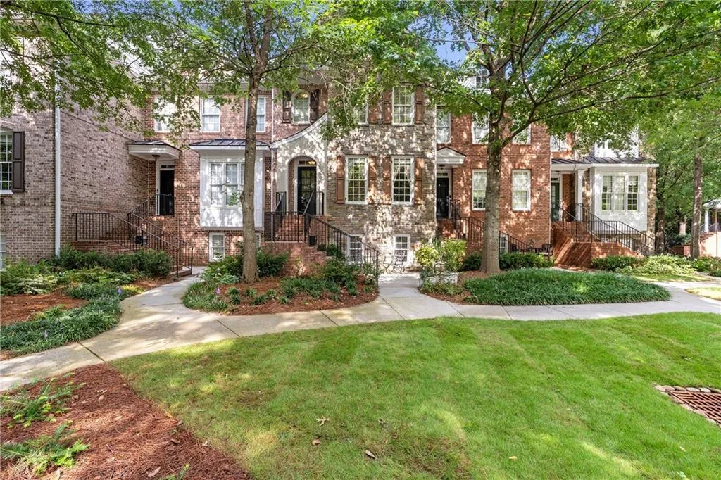 85 Chemin De Vie, Atlanta, Georgia 30342, 3 Bedrooms Bedrooms, ,3 BathroomsBathrooms,Residential,Sold,85 Chemin De Vie,7097067