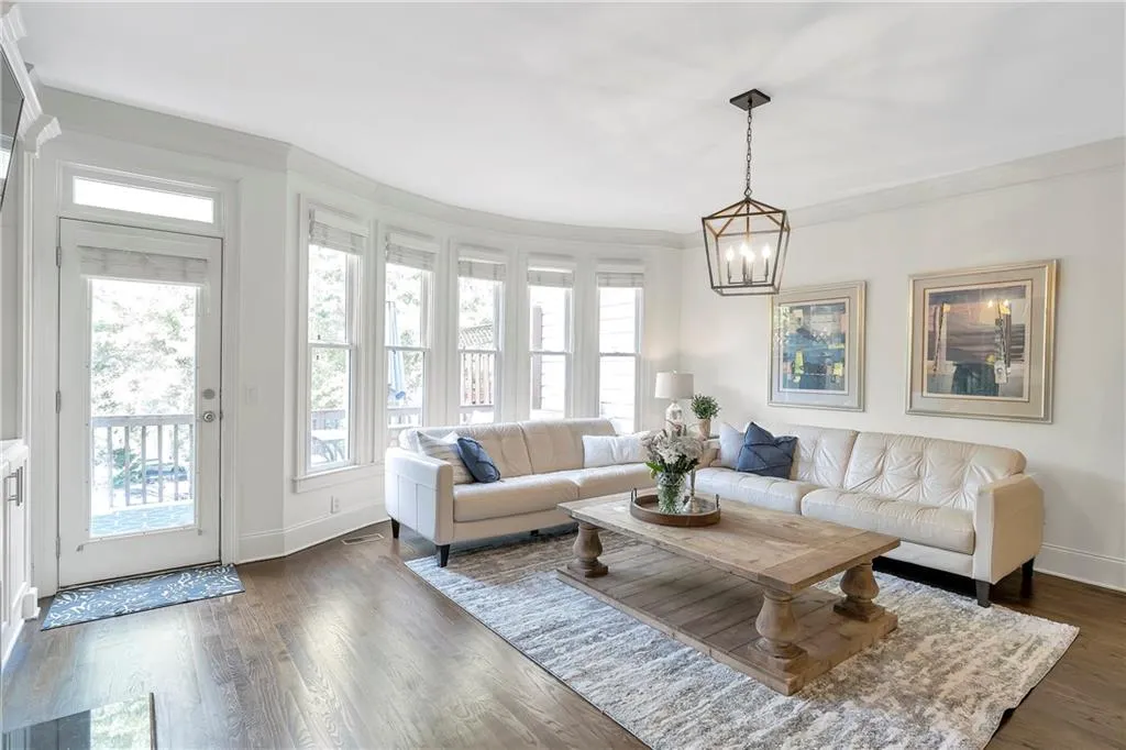 85 Chemin De Vie, Atlanta, Georgia 30342, 3 Bedrooms Bedrooms, ,3 BathroomsBathrooms,Residential,Sold,85 Chemin De Vie,7097067