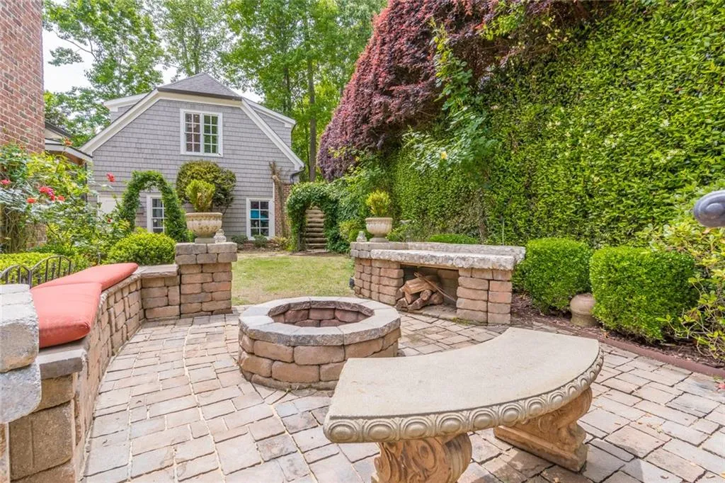 205 Worth Drive Nw, Sandy Springs, Georgia 30327, 6 Bedrooms Bedrooms, ,5 BathroomsBathrooms,Residential,Sold,205 Worth Drive Nw,6873785