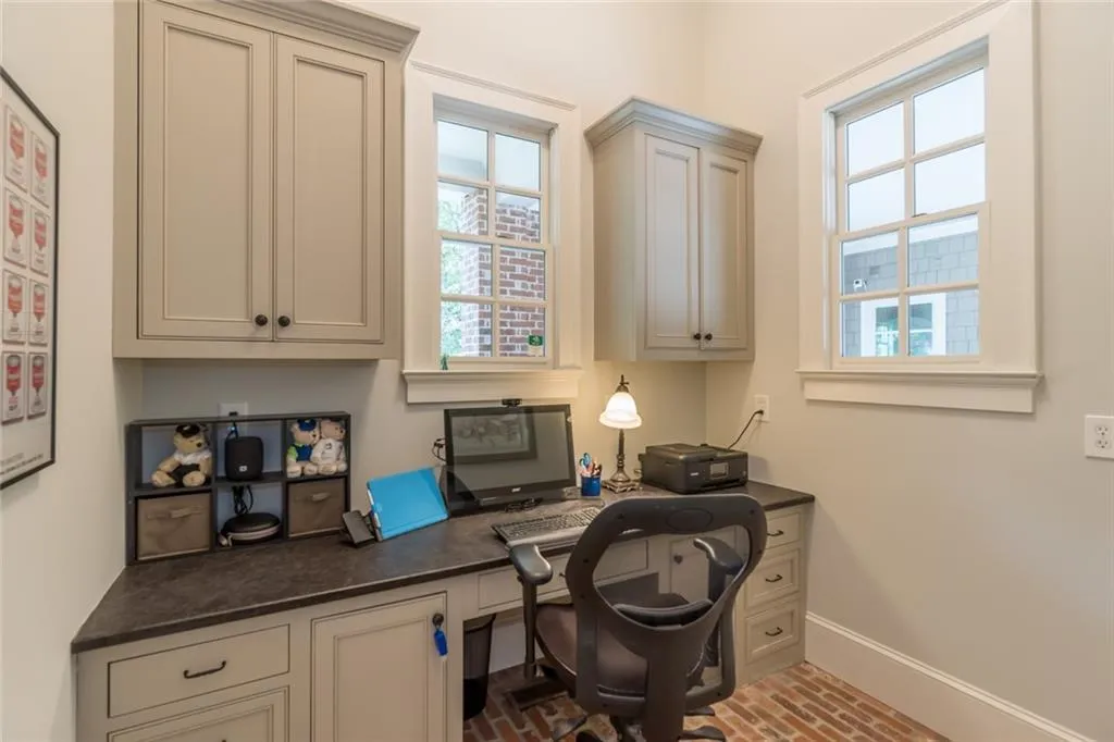 205 Worth Drive Nw, Sandy Springs, Georgia 30327, 6 Bedrooms Bedrooms, ,5 BathroomsBathrooms,Residential,Sold,205 Worth Drive Nw,6873785