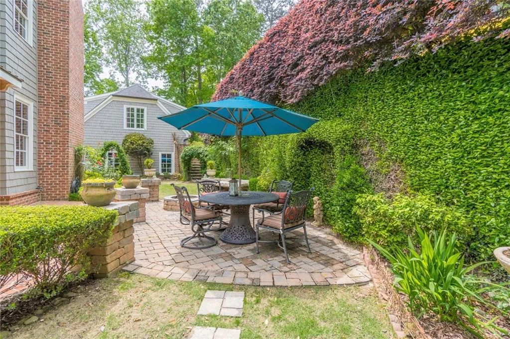 205 Worth Drive Nw, Sandy Springs, Georgia 30327, 6 Bedrooms Bedrooms, ,5 BathroomsBathrooms,Residential,Sold,205 Worth Drive Nw,6873785