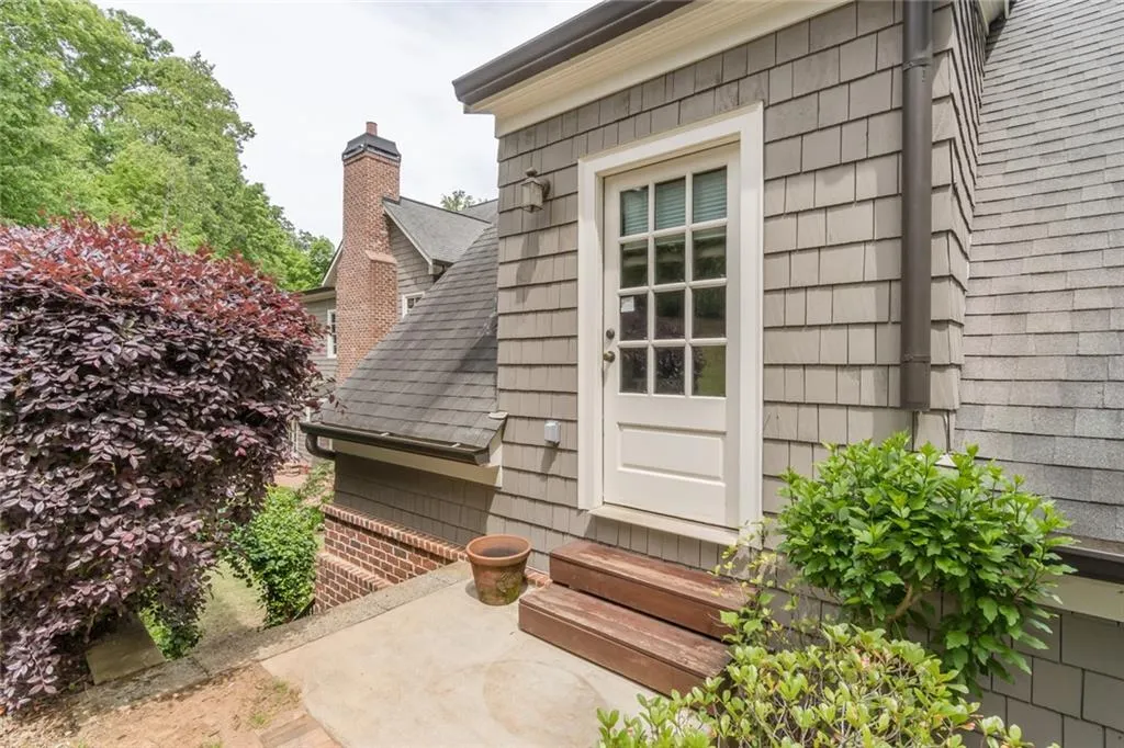 205 Worth Drive Nw, Sandy Springs, Georgia 30327, 6 Bedrooms Bedrooms, ,5 BathroomsBathrooms,Residential,Sold,205 Worth Drive Nw,6873785