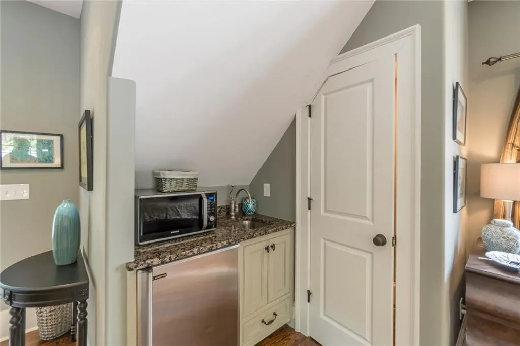 205 Worth Drive Nw, Sandy Springs, Georgia 30327, 6 Bedrooms Bedrooms, ,5 BathroomsBathrooms,Residential,Sold,205 Worth Drive Nw,6873785