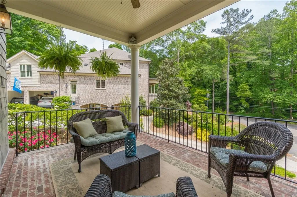 205 Worth Drive Nw, Sandy Springs, Georgia 30327, 6 Bedrooms Bedrooms, ,5 BathroomsBathrooms,Residential,Sold,205 Worth Drive Nw,6873785