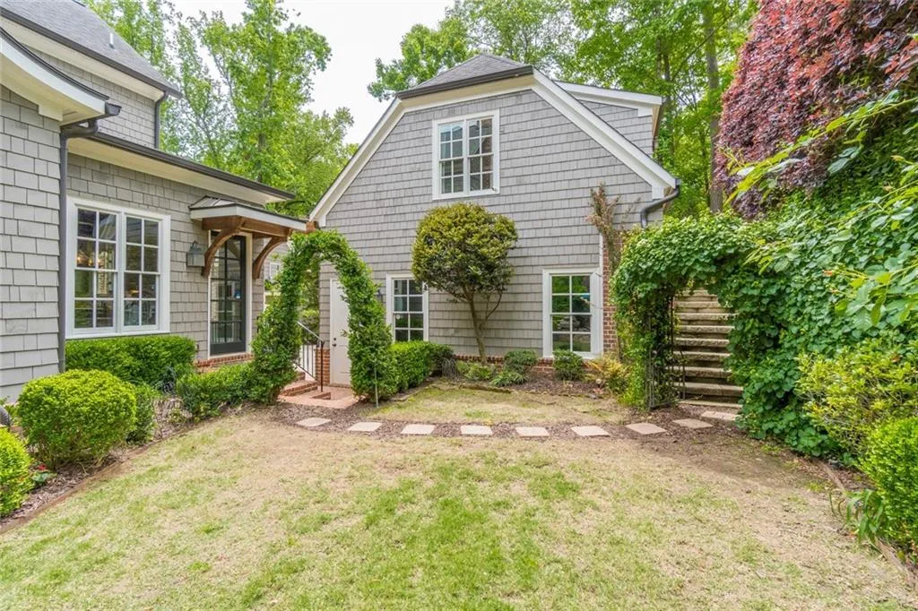 205 Worth Drive Nw, Sandy Springs, Georgia 30327, 6 Bedrooms Bedrooms, ,5 BathroomsBathrooms,Residential,Sold,205 Worth Drive Nw,6873785