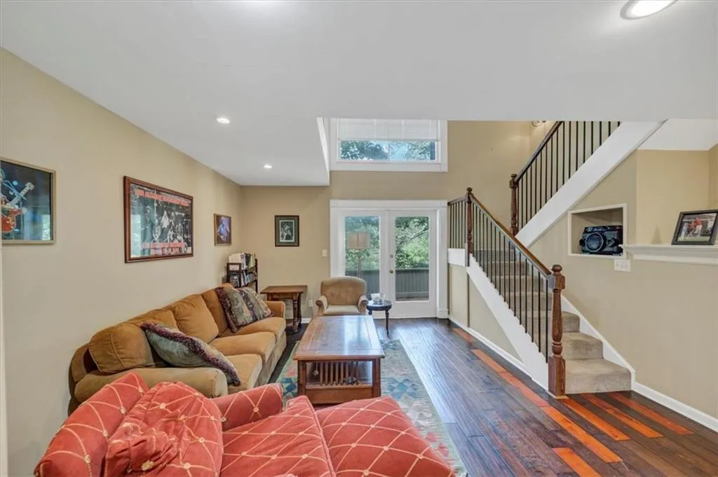 27 Chaumont Square Nw, Atlanta, Georgia 30327, 1 Bedroom Bedrooms, ,1 BathroomBathrooms,Residential,For Sale,27 Chaumont Square Nw,7668220