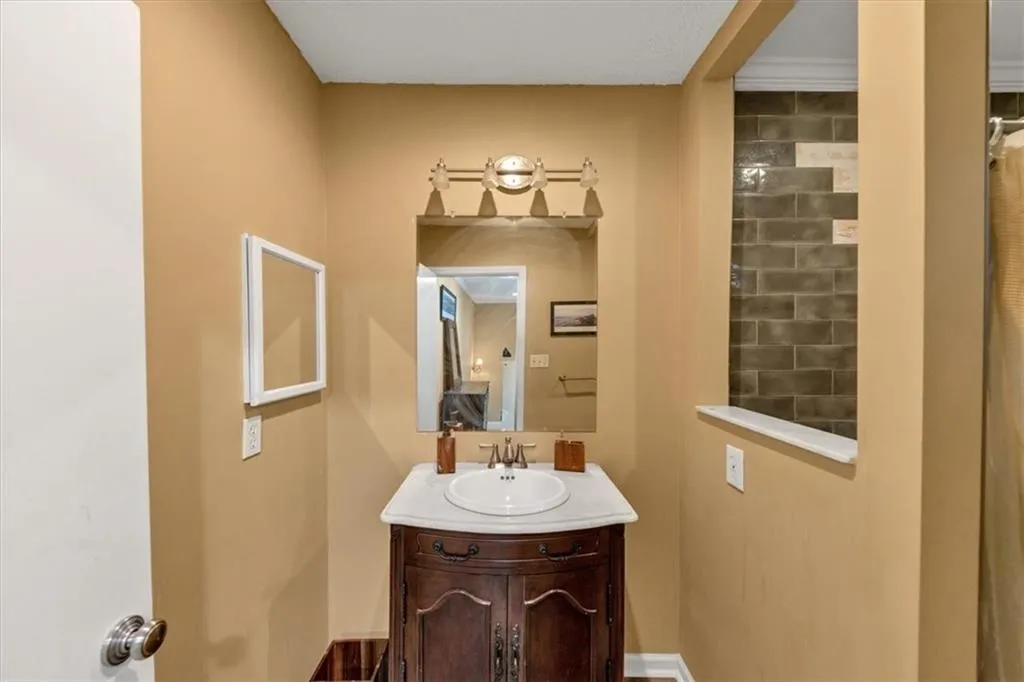 27 Chaumont Square Nw, Atlanta, Georgia 30327, 1 Bedroom Bedrooms, ,1 BathroomBathrooms,Residential,For Sale,27 Chaumont Square Nw,7668220
