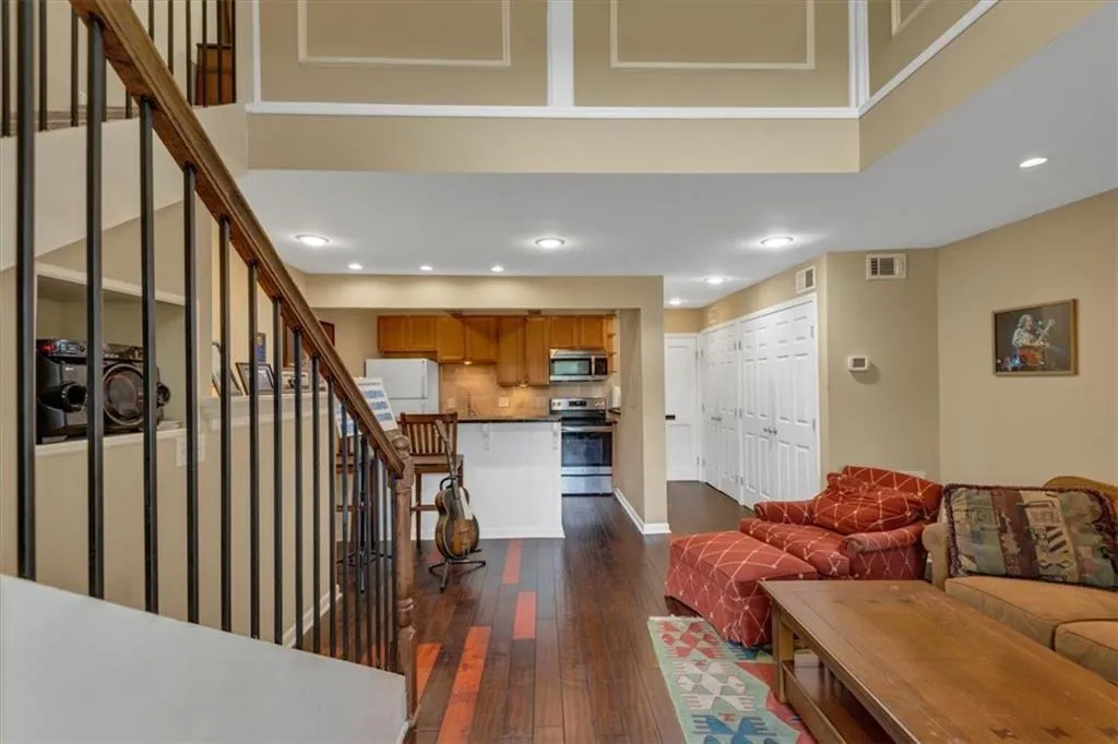 27 Chaumont Square Nw, Atlanta, Georgia 30327, 1 Bedroom Bedrooms, ,1 BathroomBathrooms,Residential,For Sale,27 Chaumont Square Nw,7668220