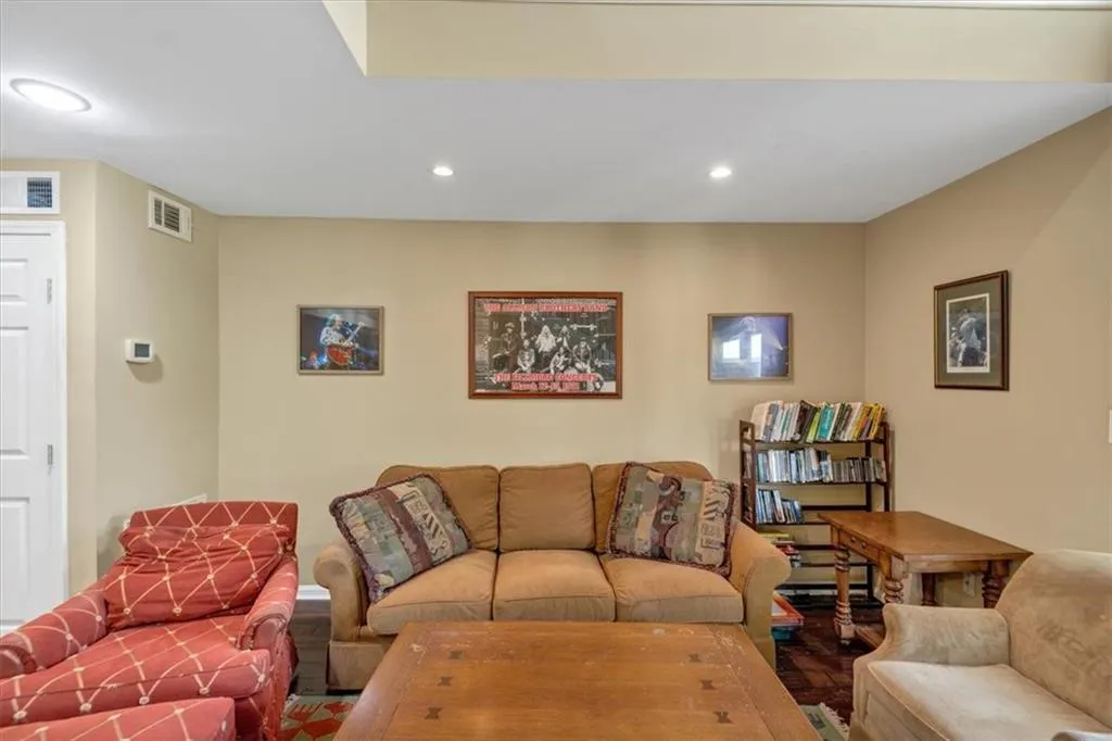 27 Chaumont Square Nw, Atlanta, Georgia 30327, 1 Bedroom Bedrooms, ,1 BathroomBathrooms,Residential,For Sale,27 Chaumont Square Nw,7668220