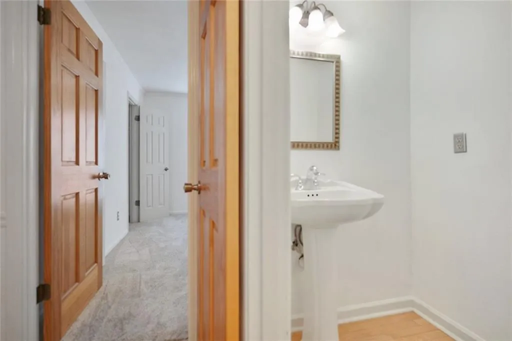 5525 Kingsport Drive, Sandy Springs, Georgia 30342, 2 Bedrooms Bedrooms, ,1 BathroomBathrooms,Residential,Sold,5525 Kingsport Drive,6894256