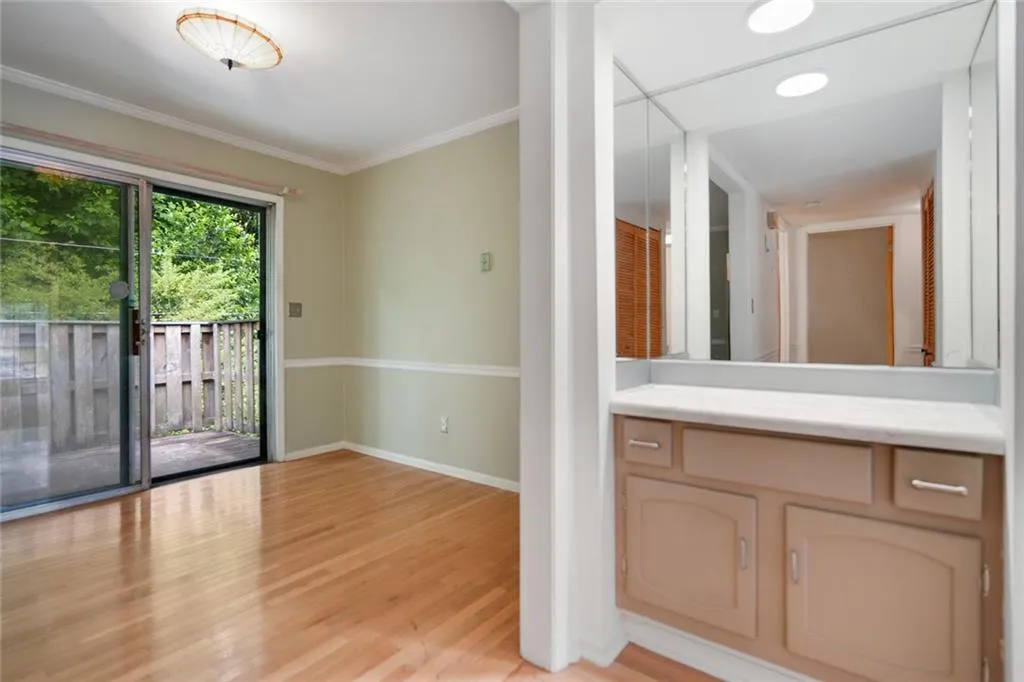 5525 Kingsport Drive, Sandy Springs, Georgia 30342, 2 Bedrooms Bedrooms, ,1 BathroomBathrooms,Residential,Sold,5525 Kingsport Drive,6894256