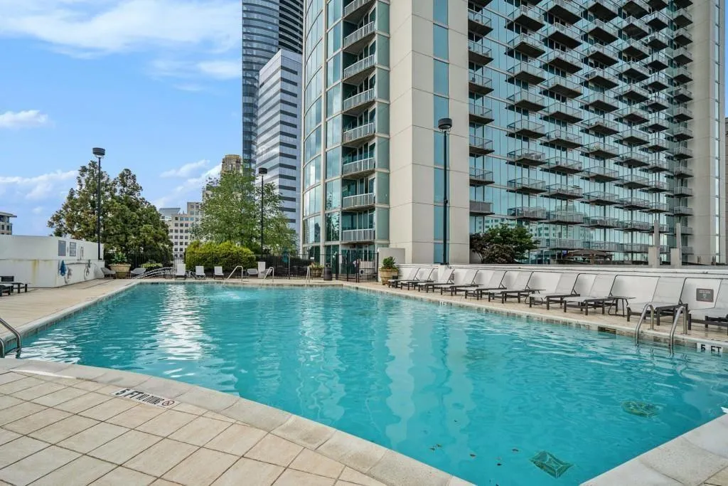 Realm Amenity - Rooftop Saltwater Pool