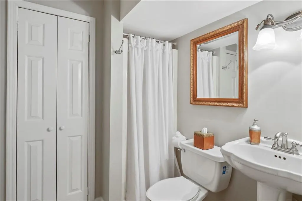 295 River Valley Road, Sandy Springs, Georgia 30328, 4 Bedrooms Bedrooms, ,4 BathroomsBathrooms,Residential,Sold,295 River Valley Road,6878040