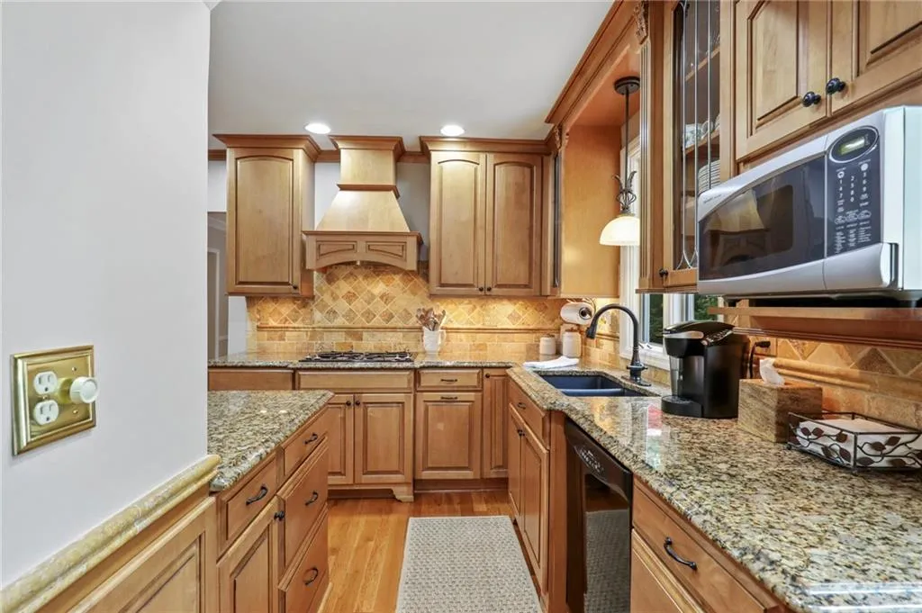 295 River Valley Road, Sandy Springs, Georgia 30328, 4 Bedrooms Bedrooms, ,4 BathroomsBathrooms,Residential,Sold,295 River Valley Road,6878040