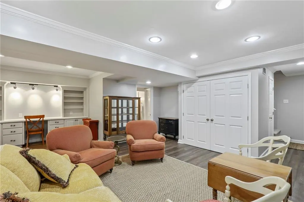 295 River Valley Road, Sandy Springs, Georgia 30328, 4 Bedrooms Bedrooms, ,4 BathroomsBathrooms,Residential,Sold,295 River Valley Road,6878040
