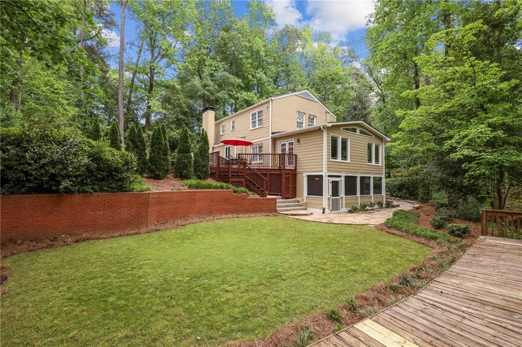 295 River Valley Road, Sandy Springs, Georgia 30328, 4 Bedrooms Bedrooms, ,4 BathroomsBathrooms,Residential,Sold,295 River Valley Road,6878040