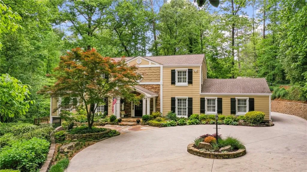 295 River Valley Road, Sandy Springs, Georgia 30328, 4 Bedrooms Bedrooms, ,4 BathroomsBathrooms,Residential,Sold,295 River Valley Road,6878040