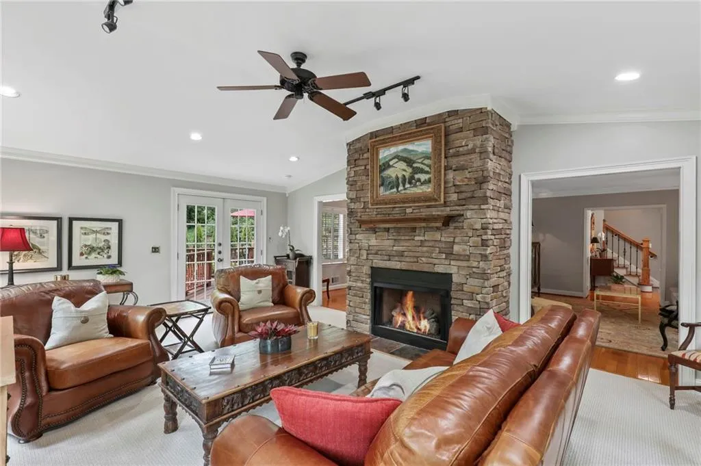 295 River Valley Road, Sandy Springs, Georgia 30328, 4 Bedrooms Bedrooms, ,4 BathroomsBathrooms,Residential,Sold,295 River Valley Road,6878040