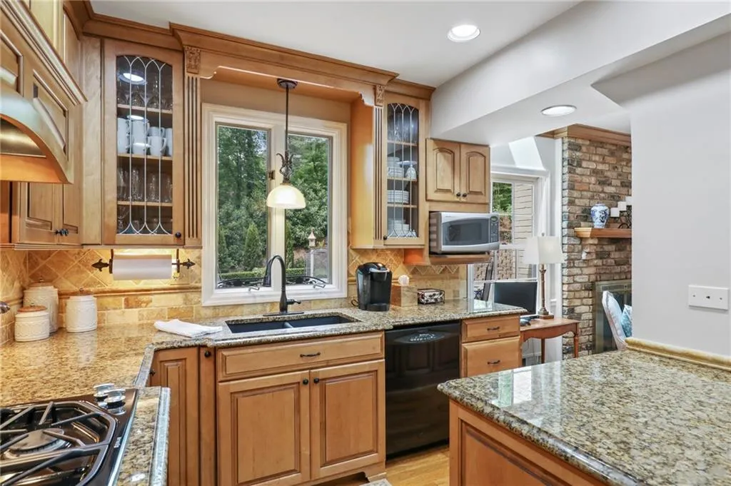 295 River Valley Road, Sandy Springs, Georgia 30328, 4 Bedrooms Bedrooms, ,4 BathroomsBathrooms,Residential,Sold,295 River Valley Road,6878040