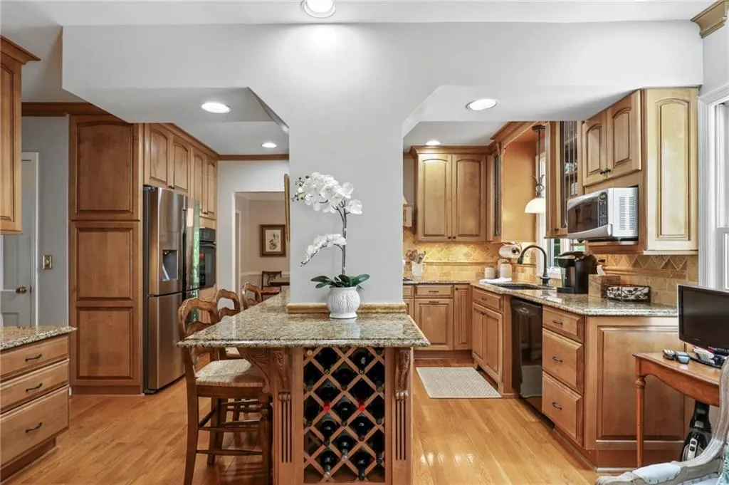295 River Valley Road, Sandy Springs, Georgia 30328, 4 Bedrooms Bedrooms, ,4 BathroomsBathrooms,Residential,Sold,295 River Valley Road,6878040