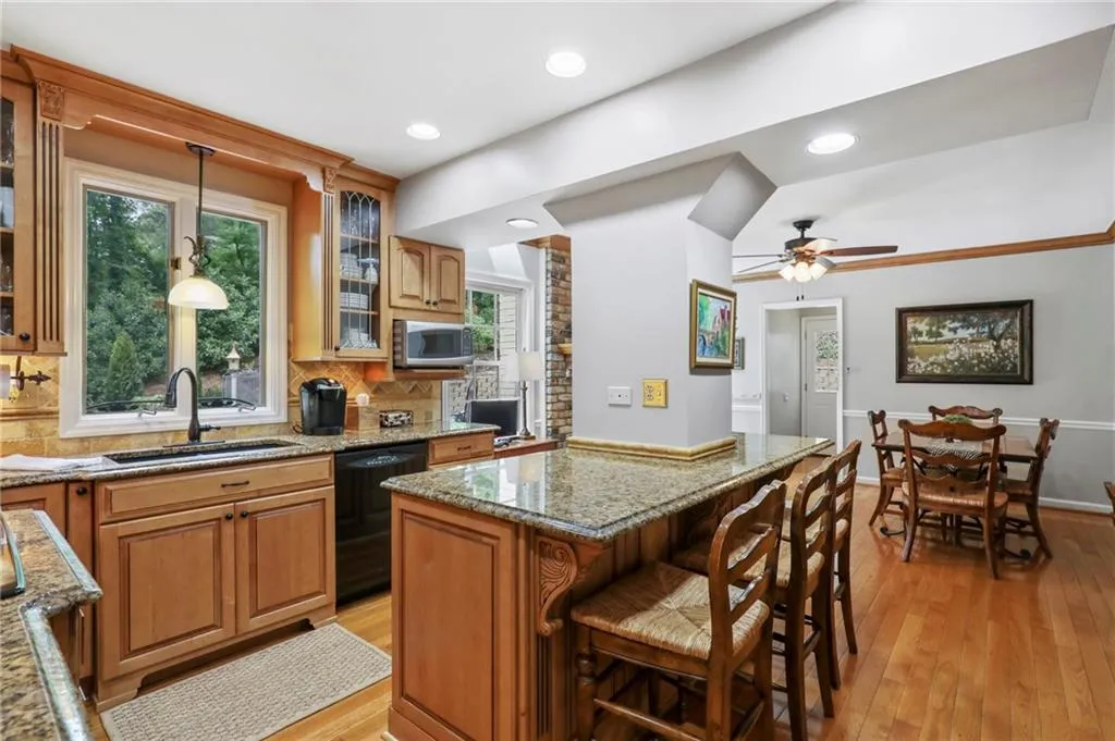 295 River Valley Road, Sandy Springs, Georgia 30328, 4 Bedrooms Bedrooms, ,4 BathroomsBathrooms,Residential,Sold,295 River Valley Road,6878040