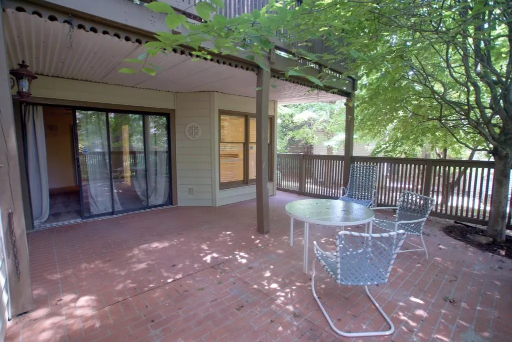 205 Garden Court Ne Unit 205, Atlanta, Georgia 30328, 3 Bedrooms Bedrooms, ,2 BathroomsBathrooms,Residential,Sold,205 Garden Court Ne Unit 205,5551918