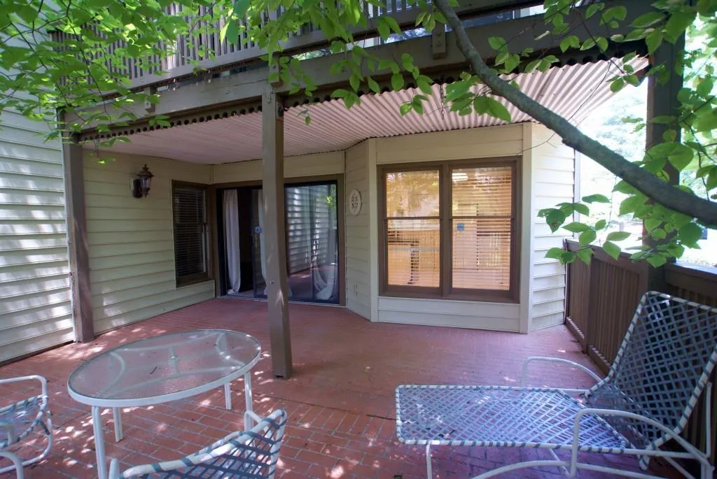 205 Garden Court Ne Unit 205, Atlanta, Georgia 30328, 3 Bedrooms Bedrooms, ,2 BathroomsBathrooms,Residential,Sold,205 Garden Court Ne Unit 205,5551918