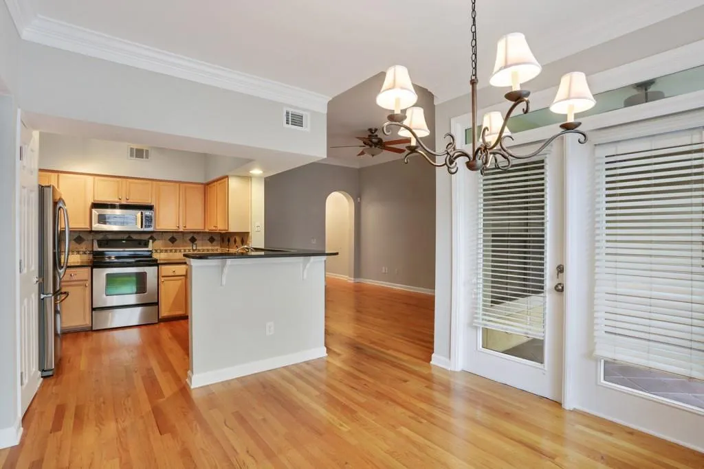 3777 Peachtree Road Ne Unit 1132, Brookhaven, Georgia 30319, 2 Bedrooms Bedrooms, ,2 BathroomsBathrooms,Residential,Sold,3777 Peachtree Road Ne Unit 1132,5923678