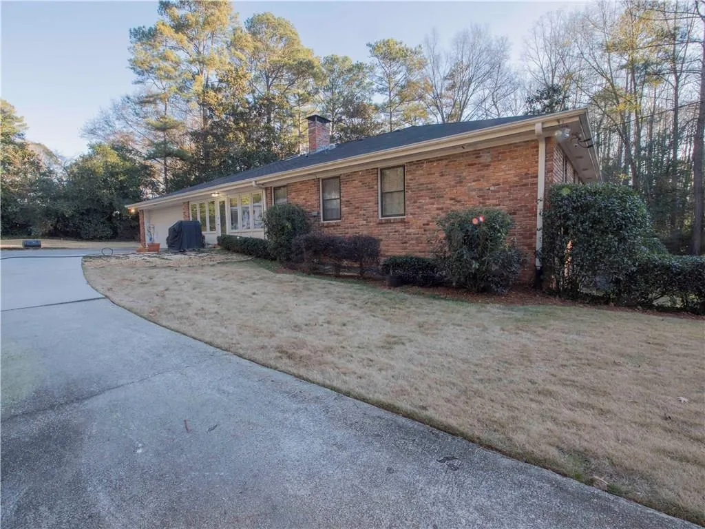 5660 Lake Forrest Drive, Sandy Springs, Georgia 30342, 4 Bedrooms Bedrooms, ,3 BathroomsBathrooms,Residential,Sold,5660 Lake Forrest Drive,5951207