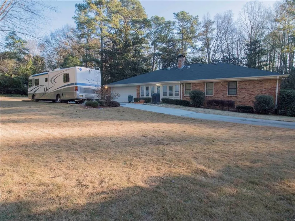 5660 Lake Forrest Drive, Sandy Springs, Georgia 30342, 4 Bedrooms Bedrooms, ,3 BathroomsBathrooms,Residential,Sold,5660 Lake Forrest Drive,5951207