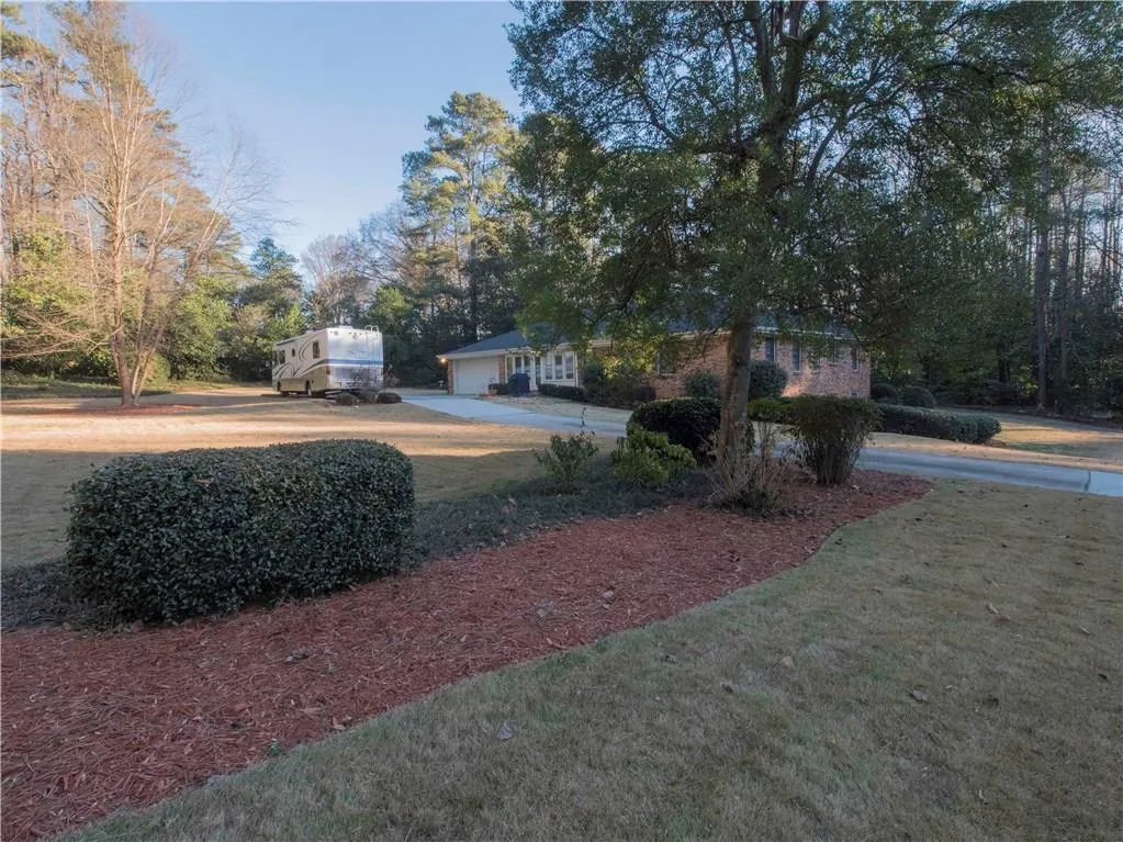 5660 Lake Forrest Drive, Sandy Springs, Georgia 30342, 4 Bedrooms Bedrooms, ,3 BathroomsBathrooms,Residential,Sold,5660 Lake Forrest Drive,5951207