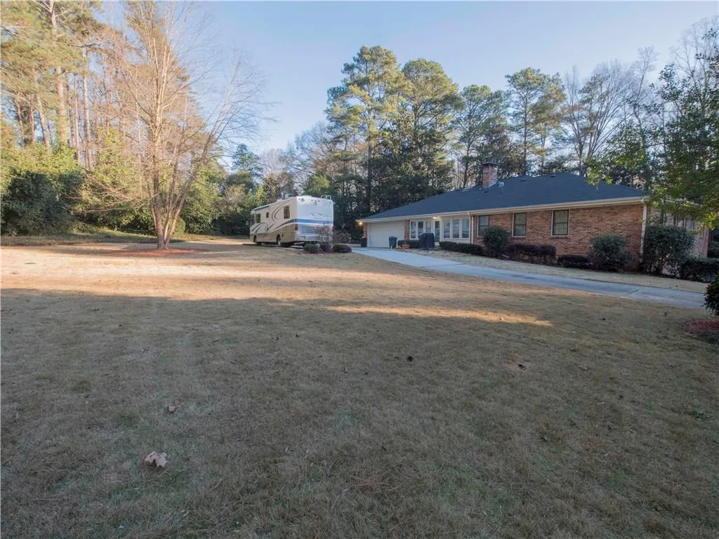 5660 Lake Forrest Drive, Sandy Springs, Georgia 30342, 4 Bedrooms Bedrooms, ,3 BathroomsBathrooms,Residential,Sold,5660 Lake Forrest Drive,5951207