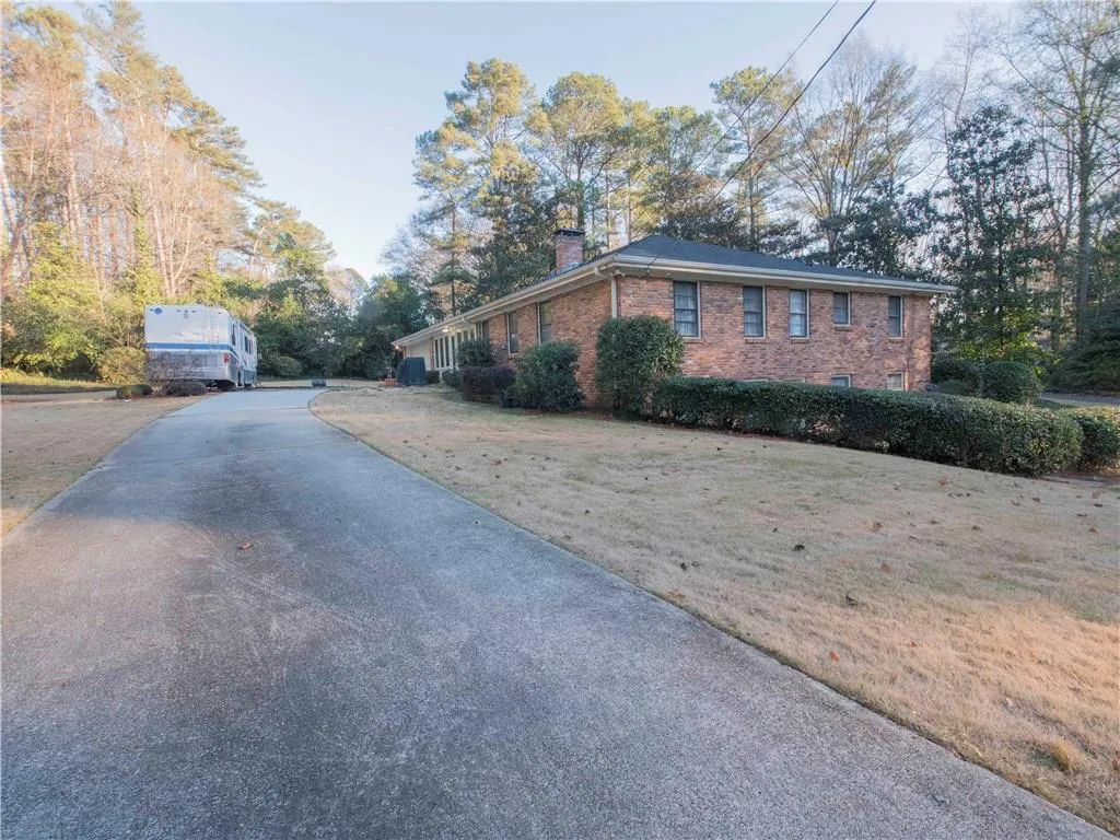 5660 Lake Forrest Drive, Sandy Springs, Georgia 30342, 4 Bedrooms Bedrooms, ,3 BathroomsBathrooms,Residential,Sold,5660 Lake Forrest Drive,5951207
